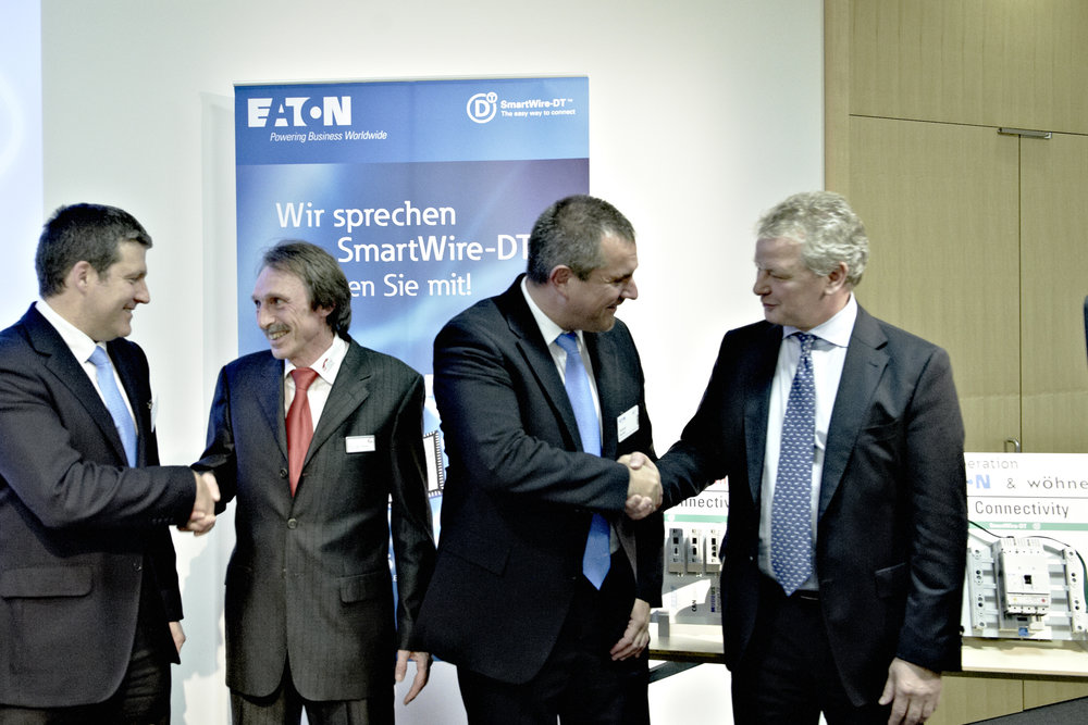 Yeni Eaton SmartWire-DT iş ortakları: Hilscher ve Wöhner SPS/IPC/DRIVES 2011’de ortaklık anlaşması imzaladı.